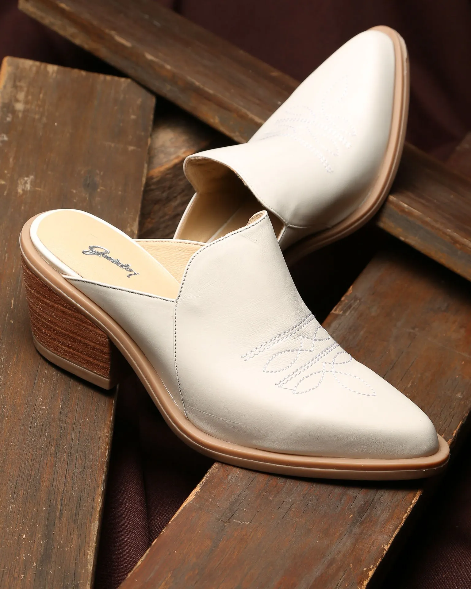 Mule Belen White