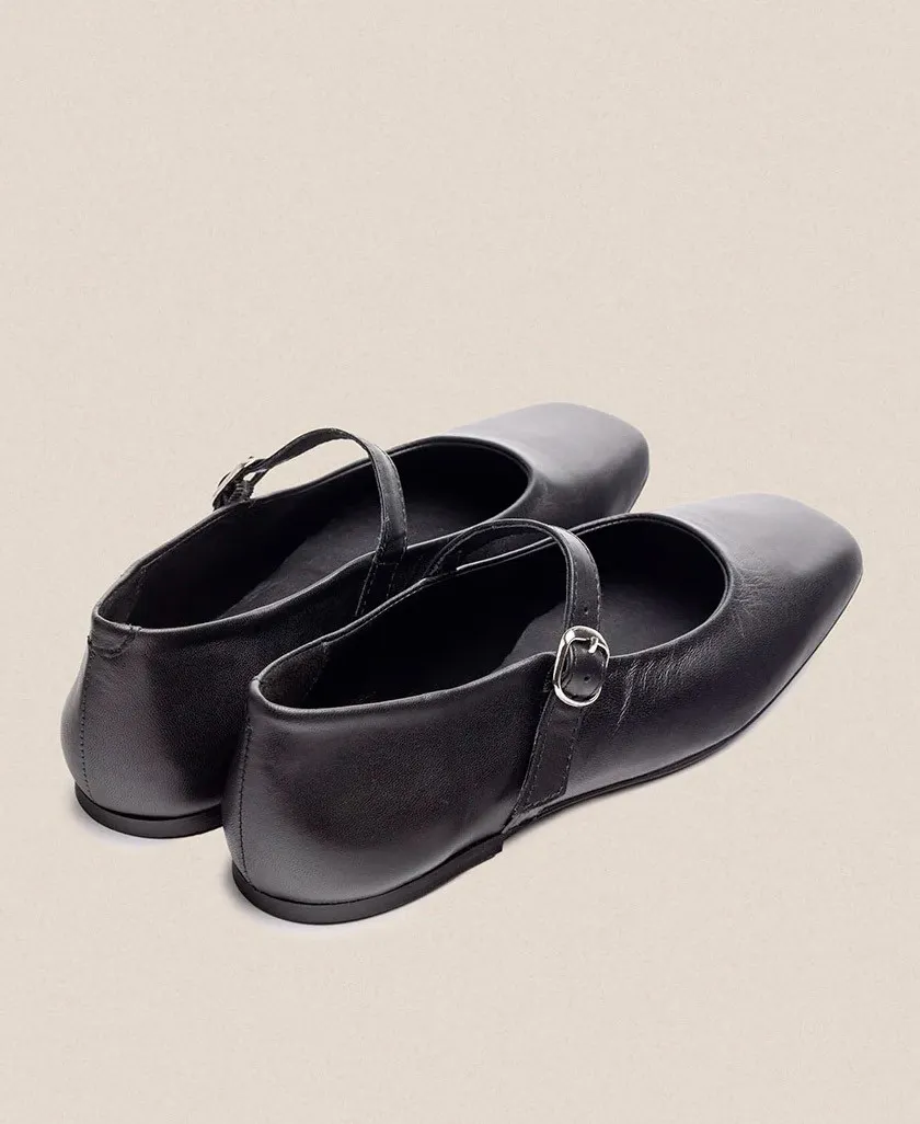 Yokono Lenna Buckle Closure Flat Shoes